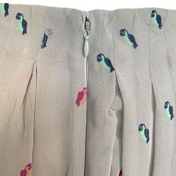 BCBGeneration Skirt Grey Box Pleated Moonstone Combo Parrot Animal Print Flowy - Picture 7 of 10